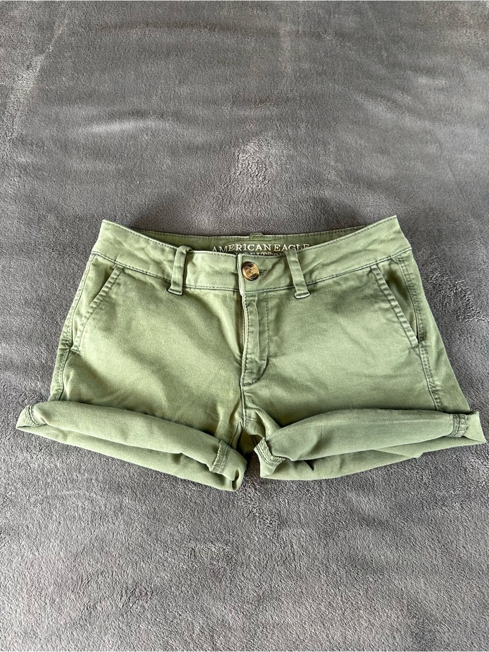 American Eagle Outfitters | Green AEO Twill Super Stretch Midi Shorts Sz 0